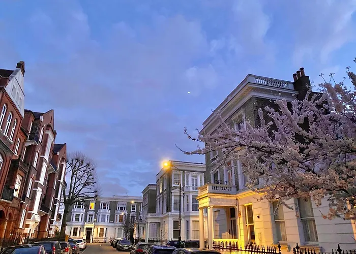 Modern Flat In Victorian West Kensington Mansion